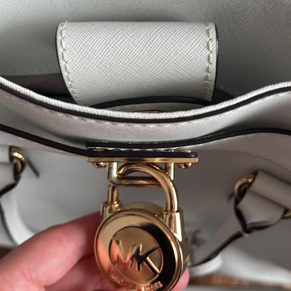 Michael Kors white large hamilton 2 way bag. - Picture 11 of 14